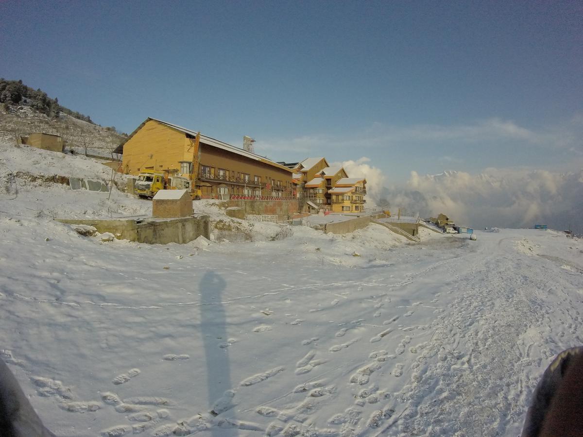 Clifftop Club Auli Joshīmath Buitenkant foto